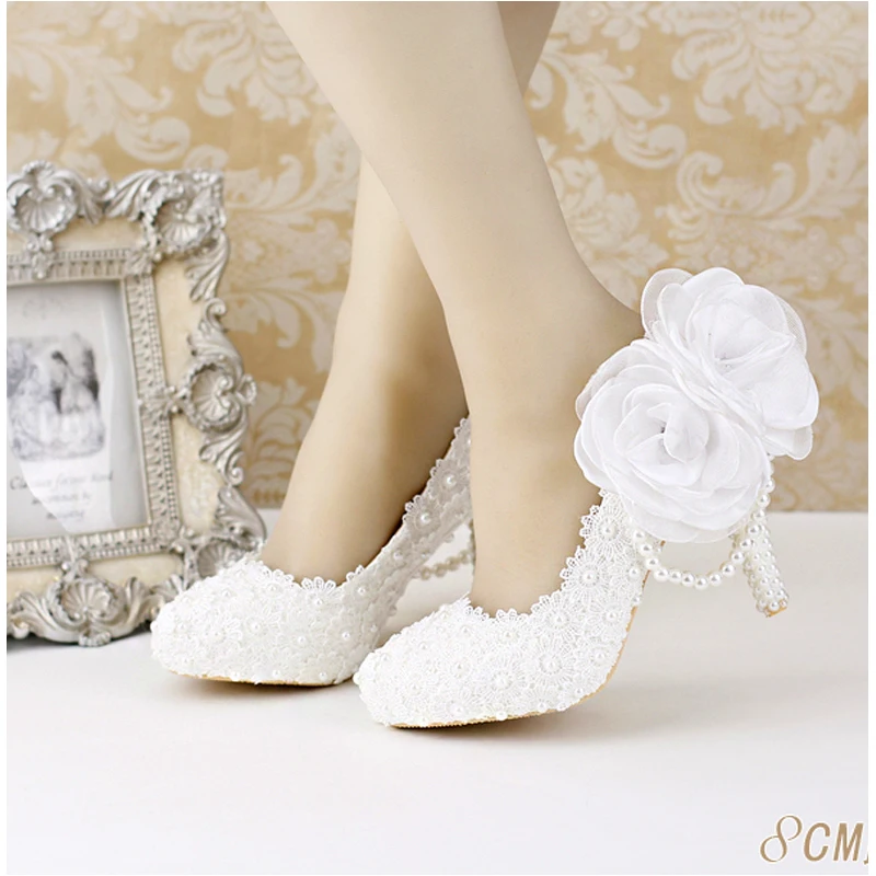 Свадебные туфли с кружевом жемчужинами белыми цветами на платформе и тонком