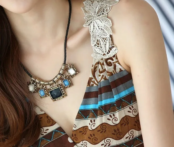 Летнее платье в богемном стиле с v-образным вырезом и цветочным кружевом | Женская