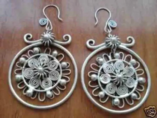 

Unique belle chinois miao argent boucles d'oreilles