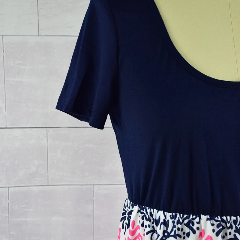 Летнее платье для мамы и дочки длинные платья с короткими рукавами принтом