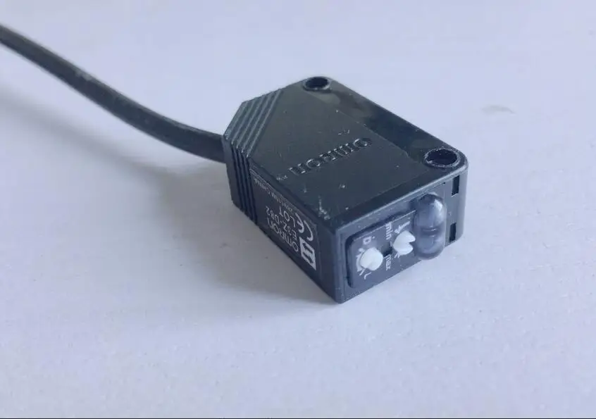 

Infrared diffuse reflection type photoelectric switch E3ZG-D61 E3ZG-D62 E3ZG-D81 E3ZG-D82 E3ZG-D61-S