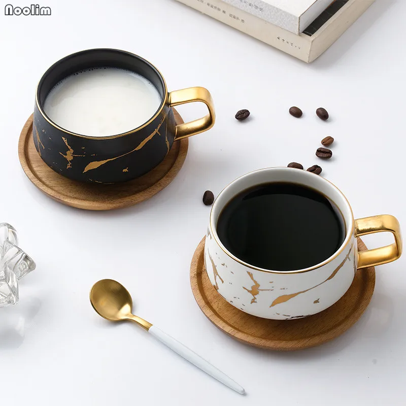 Керамическая кружка для чая матовая кофейная с деревянной крышкой или подносом