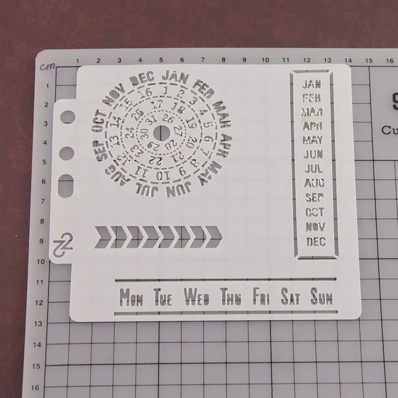 Новинка трафареты с календарем для самостоятельной сборки 13 см настенная