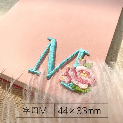 M Flower 26 Английских Букв торт нашивки в виде цветков розы для свадебного платья железная Кружевная аппликация для одежды DIY аксессуар имя патч - Цвет: M Flower