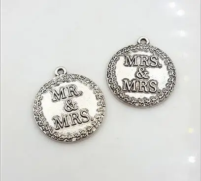 

High Quality Newest 20 Pieces/Lot Diameter 25mm Letter Embossed Mr.&Mrs. Heart Round Disc Charms For Wedding Jewelry
