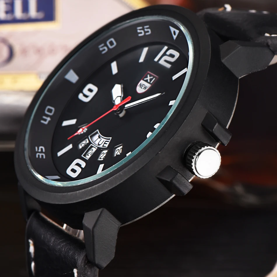 Мужские кварцевые часы XINEW в стиле милитари армейские с кожаным ремешком большим