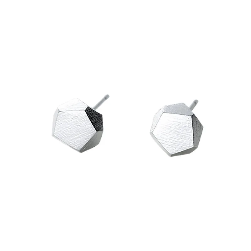 Простые модели с геометрическим рисунком маленькие сережки женские s925