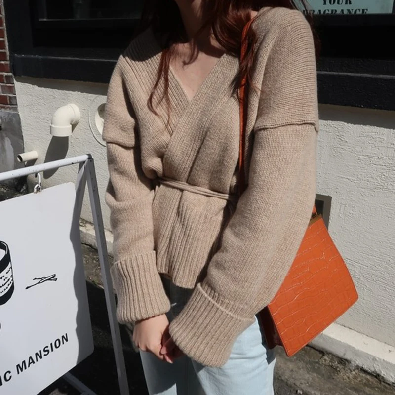 Женский трикотажный кардиган Однотонный свитер с треугольным вырезом и поясом