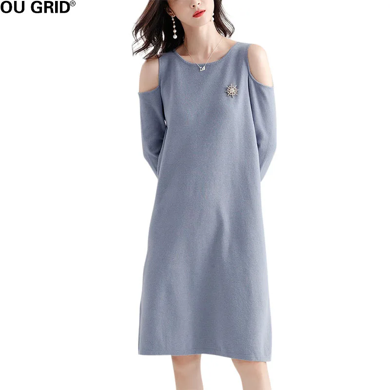 Женское трикотажное платье с открытыми плечами осенне зимнее однотонное свитер