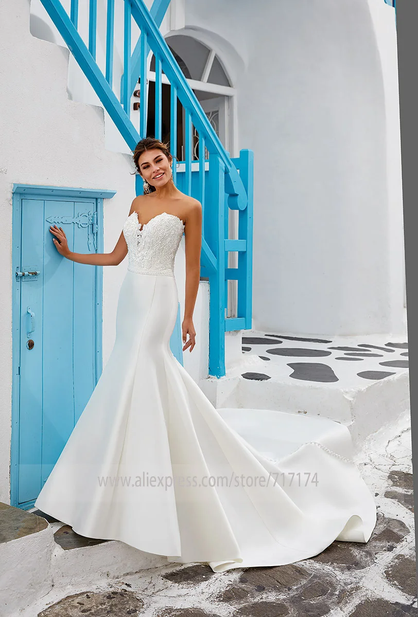 Свадебное платье с вырезом-сердечком удобное длинное для невесты аппликацией