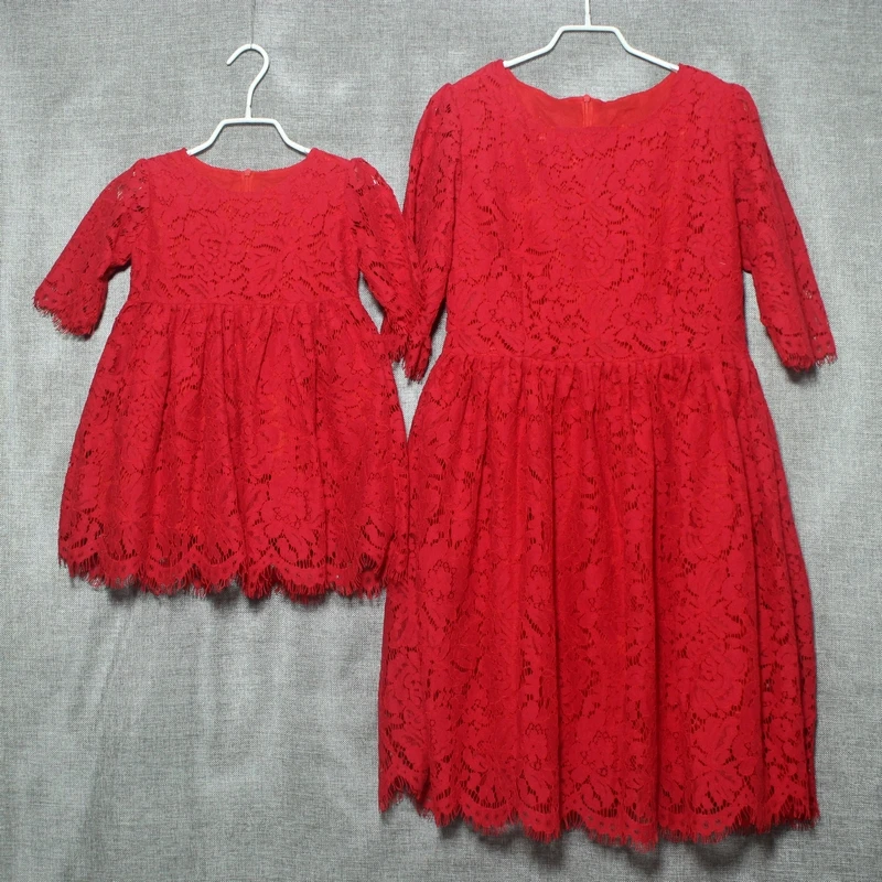 

Brand red lace plus large size straight / pleated dress mother and girls dresses party dress pregnant women family match clothes
