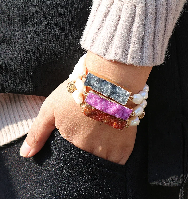 Женский браслет из натурального кварца с подвеской и бусинами в виде