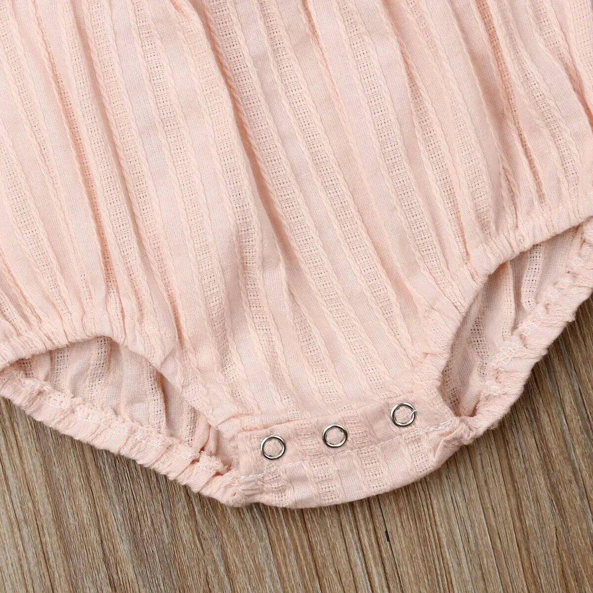 Милый розовый комбинезон без рукавов в полоску с открытой спиной для