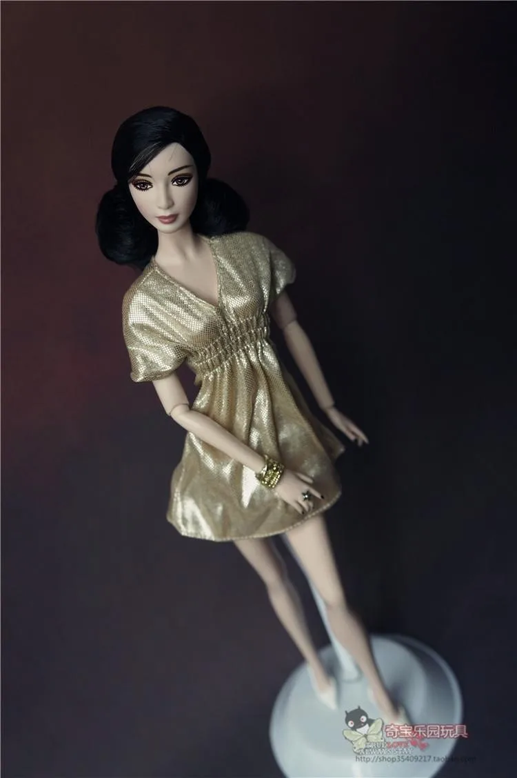 Аксессуары для детских кукол 30 предметов = одежда + обувь вешалки разноцветные