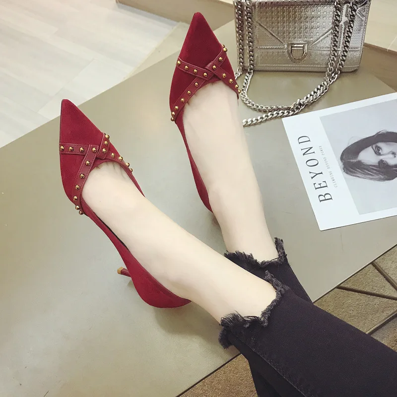 

2019 Shoes Female New Korean Version Of The Fine With Rivets Non-slip Shallow Mouth Pointed High-heeled Shoes