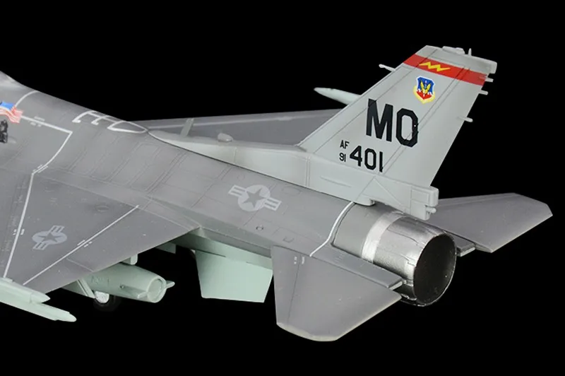1/72 F-16C боевой самолет Falcon предварительно построенный хобби Коллекционная готовая пластиковая модель самолета