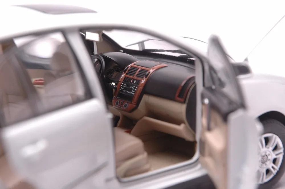 1:18 литья под давлением модель для Volkswagen VW Polo Jinqu белый Седан сплав игрушечный автомобиль миниатюрная коллекция подарки