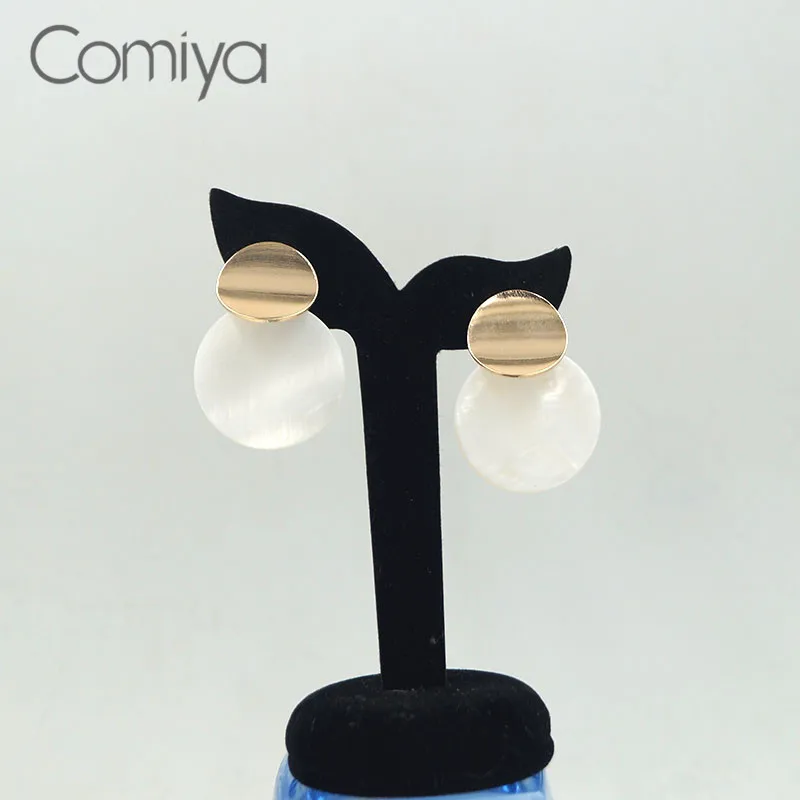 Женские серьги подвески Comiya круглые золотого цвета из цинкового сплава в