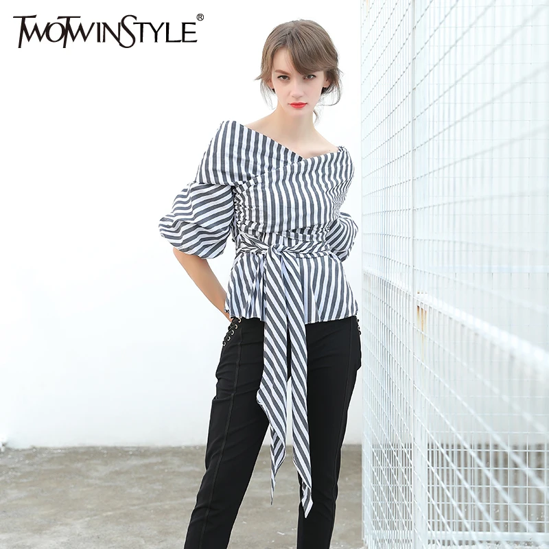 Женский топ кимоно TWOTWINSTYLE в полоску с рукавами фонариками на шнуровке открытыми