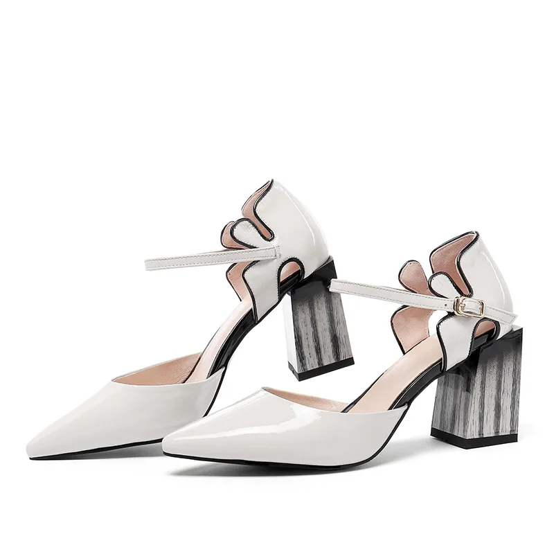 Сандалии женские на высоком каблуке с острым носком и ремешком