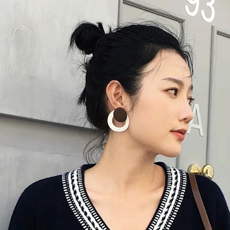 

AENSOA Vintage Round Wood Acrylic Earrings For Women Statement Stitching Geometric Drop Earrings Party Jewelry Accessories