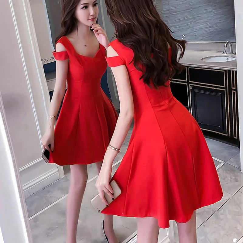 Женское офисное элегантное платье с открытыми плечами летнее черное коротким