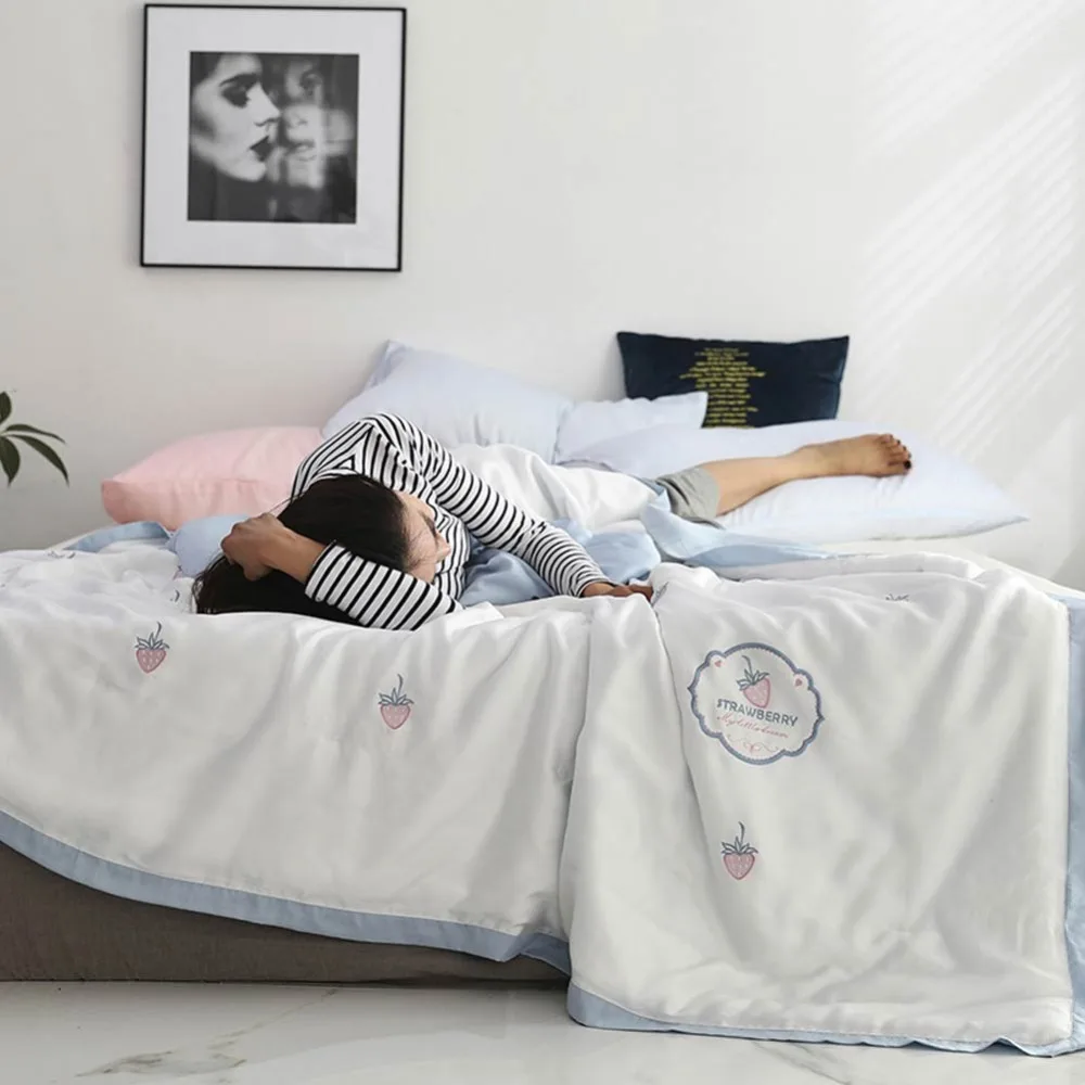 2019 Strawberry Pink White Air-condition Embroidery Comforter Thin Summer Quilt Artificial Silk Fabric Polyester Queen Size | Одеяла