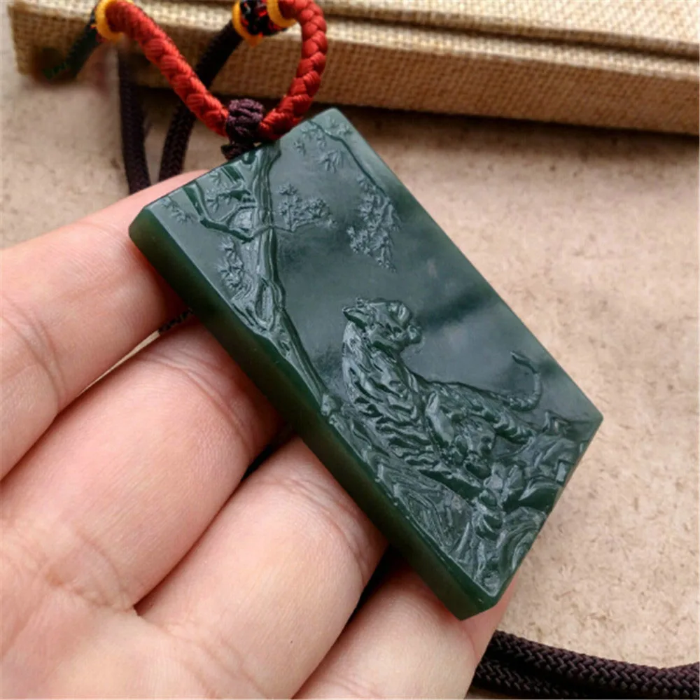 Синьцзян С Вырезанным вручную темно зеленым жадеитовым двенадцатью знаками