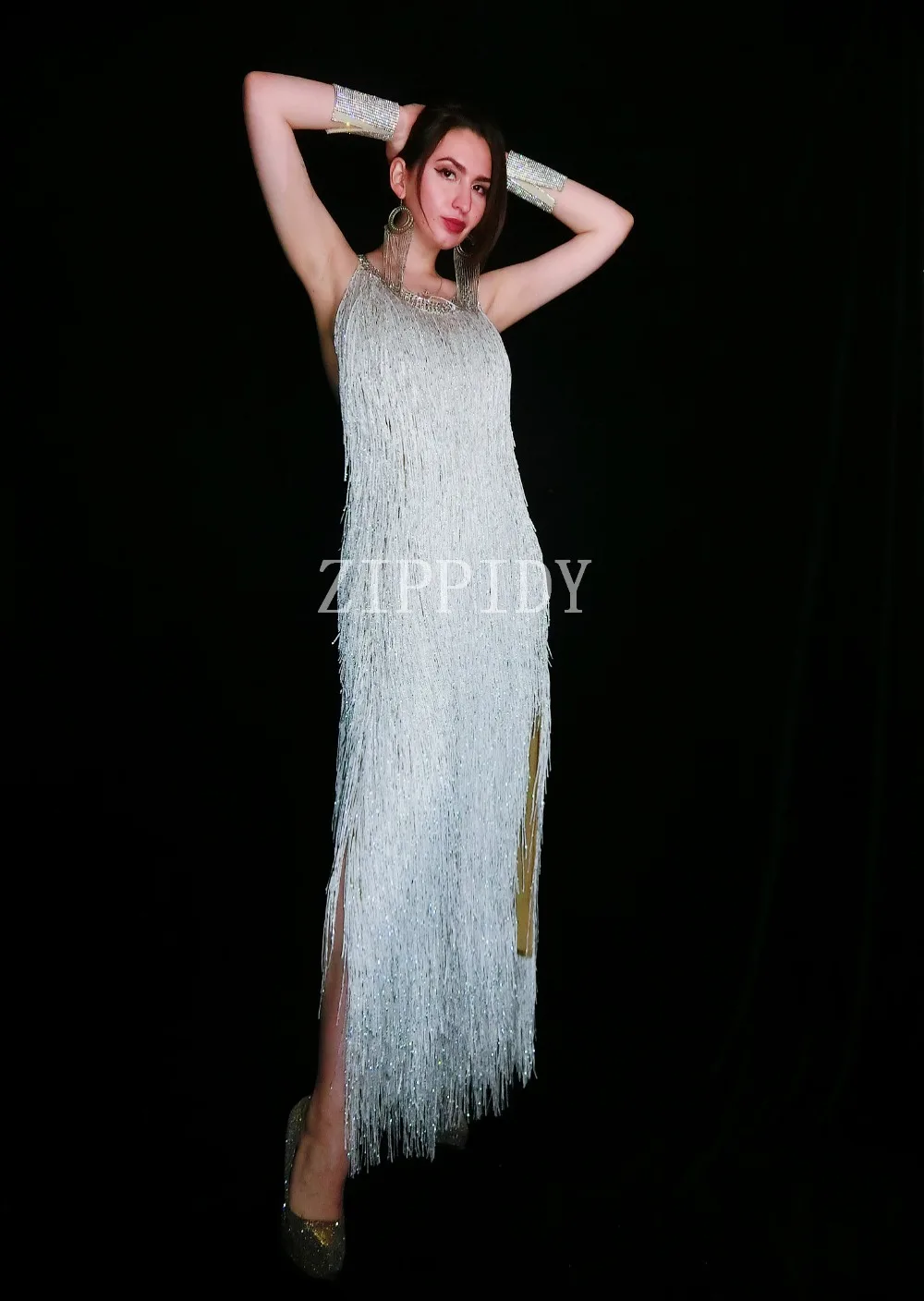 Женское вечернее платье с бахромой белое длинное без рукавов для празднования