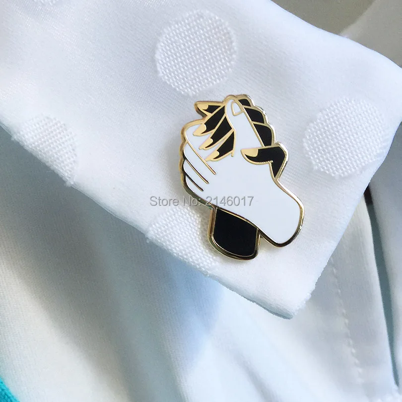 

1pcs Birthday Gift Friendship Collar Pins Badges Popular Quality Hands Hold Tight Brooch for Lady Hard Enamel Lapel Pin