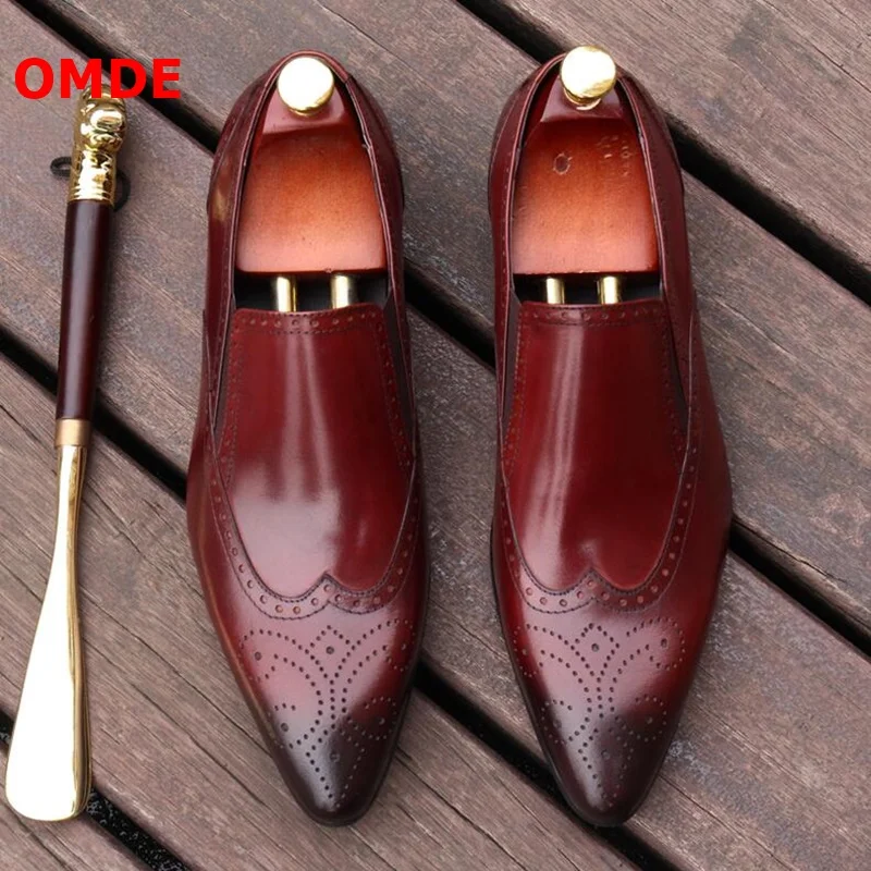 OMDE/Роскошные лоферы из натуральной кожи; дышащие мужские лоферы с перфорацией типа «броги» с острым носком; Мужские модельные туфли без застежки; свадебные туфли