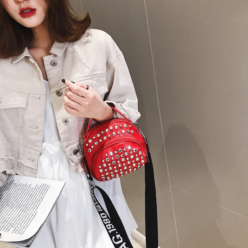 Сумки для женщин 2019 новая кожаная сумка на плечо мини женская модная с заклепками