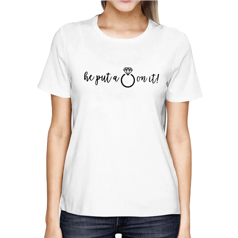 Он положил кольцо на нем модная футболка Для женщин Обручение подарок To Be Bride Crewneck