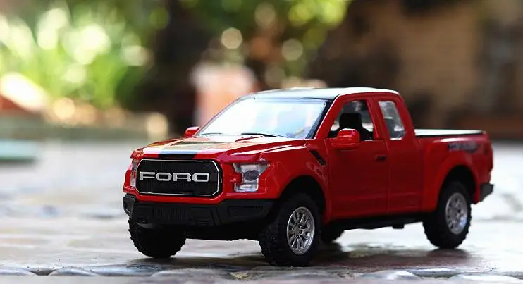 1:32 Масштаб сплава тянуть назад автомобиль игрушки, высокая моделирования Ford Raptor F150 пикап, музыкальные и мигающие игрушечные транспортные средства