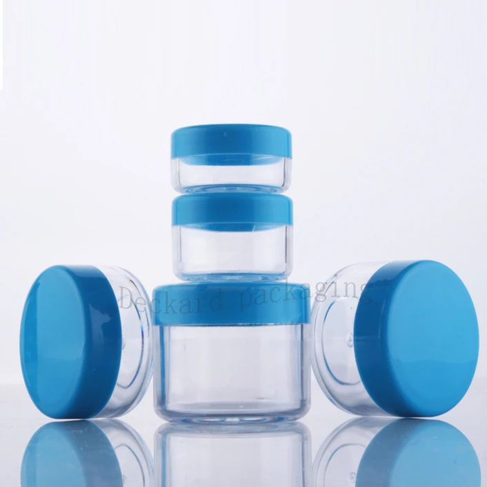 Пустая прозрачная маленькая круглая пластиковая банка для демонстрации