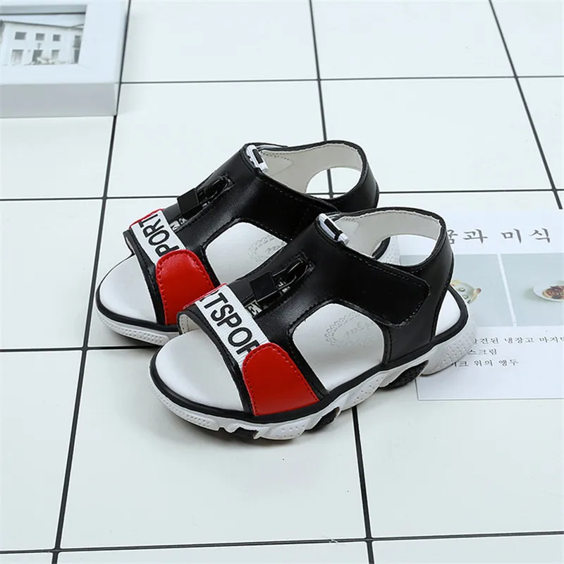 Лето 2017 г. Новые Мальчики сандалии модные мягкая подошва удобная письмо детская