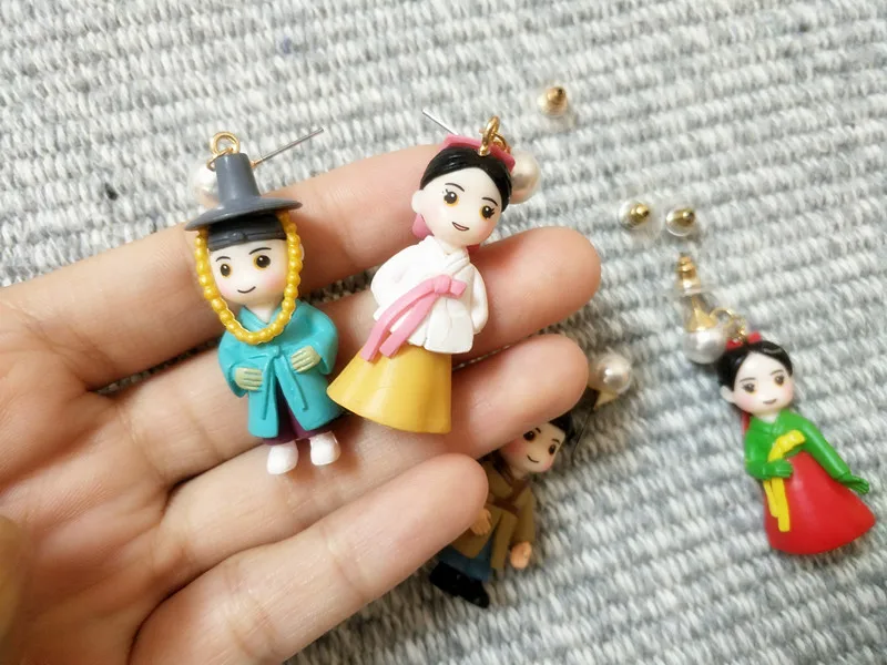 Милые асимметричные серьги ручной работы с героями мультфильмов традиционные