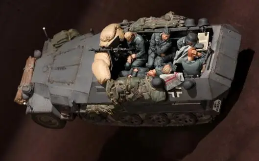 1/35 Смола Наборы от усталости бак солдат 6 шт./компл.(без бака, без упаковки