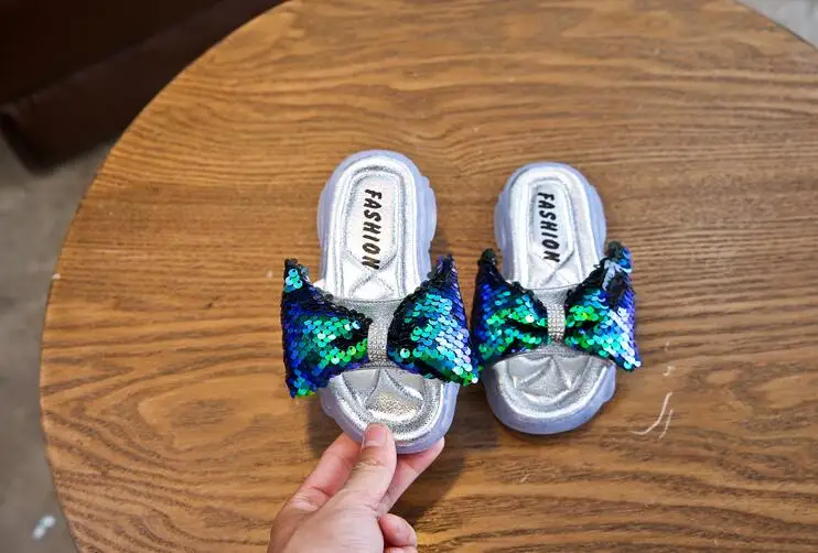 Тапочки для маленьких девочек коллекция 2019 года летние шлепанцы с цветочным