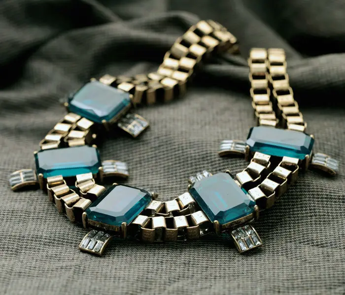 

New Style of the Hottest Wholesale Exaggerated Resin Plant Shiny Gold Color Choker Necklace