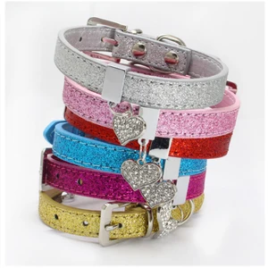 Блестящий ошейник для собаки из искусственной кожи Регулируемый ошейник для питомца щенка кота с блестящим кулоном в форме сердца со стразами XS S