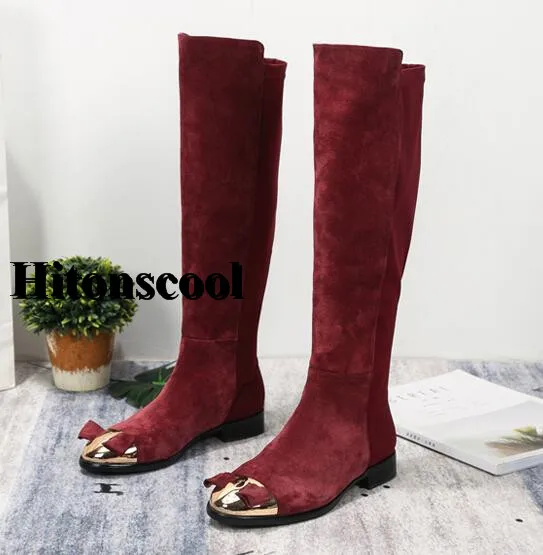 Брендовые женские сапоги на низком каблуке с металлическим круглым носком до