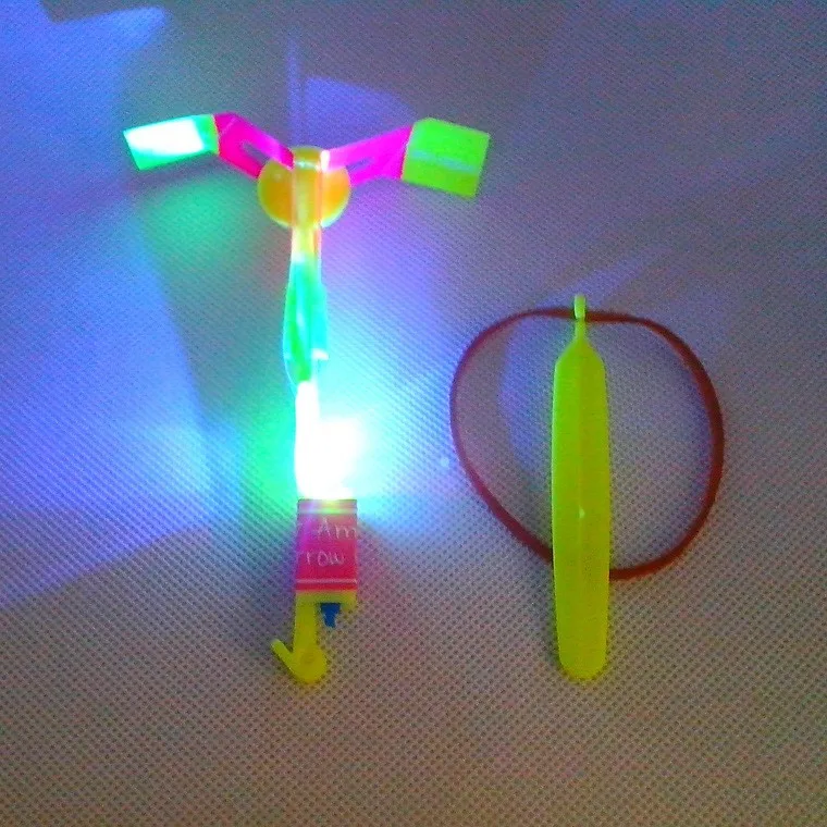 (300 pieces/lot) Double Flash Copter Christmas Gift LED Arrow Flare Glow Amazing Helicopter flying arrow disk | Дом и сад