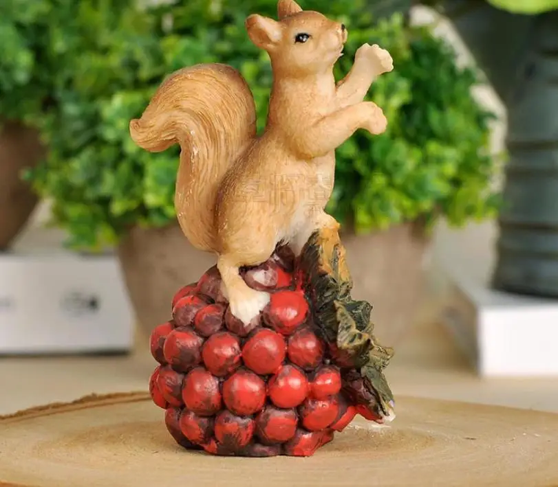 Living Room TV Cabinet Decoration Creative Office Decor Home Furnishing Simulation Animal Squirrel with Nuts Figurine Collection | Дом и сад