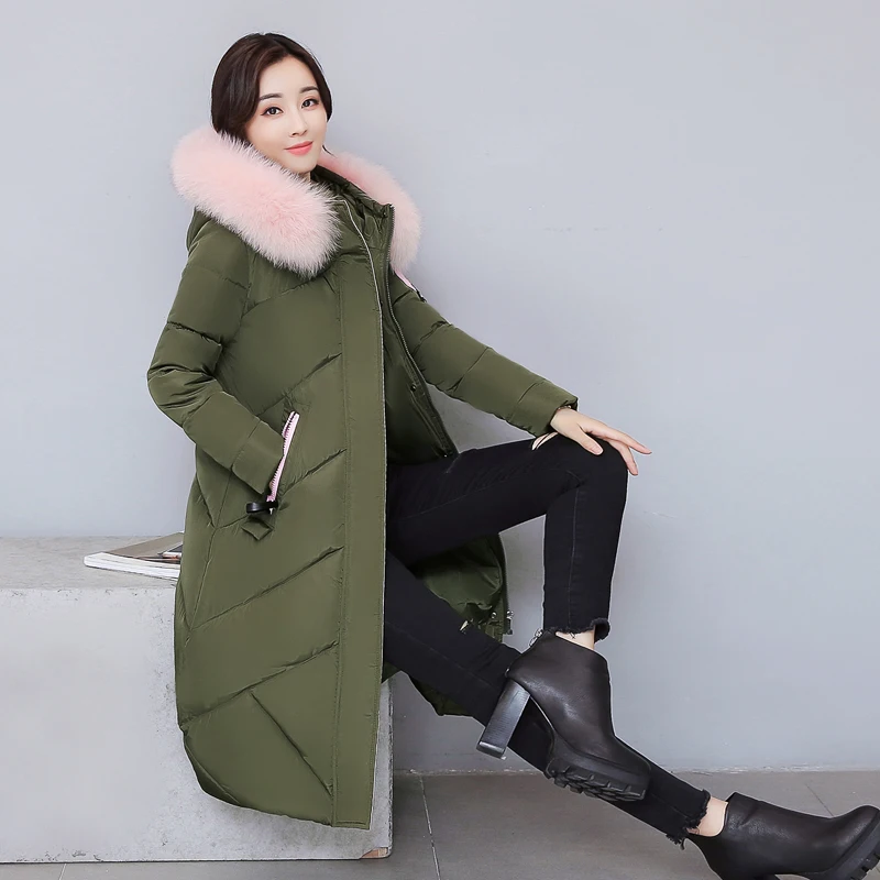 Длинная женская зимняя куртка с меховым воротником и капюшоном однотонная