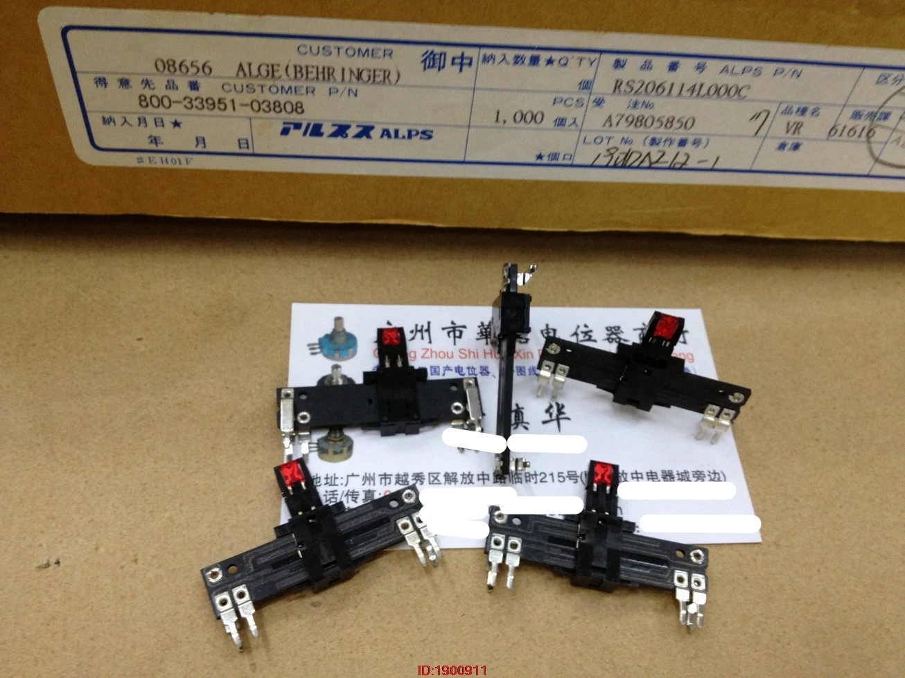 

ALPS RS206114L000C 4 сантиметра прямой скользящий потенциометр B100K ручка 11 мм со светом со средней точкой 6 футов