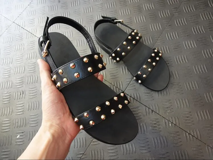 

Fashion Men Rivets Open Toe Flat Beach Sandals Buckle Strap Balck Sandals Leather Shoes 2018 Rome Summer Shoes