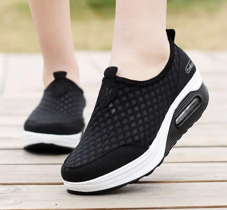 Женские сетчатые кроссовки повседневные дышащие на танкетке спортивная обувь