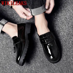 Мужские деловые туфли из лакированной кожи с кисточками; Мужские оксфорды; Лоферы без застежки; Мужские свадебные туфли дерби; Повседневная обувь на платформе