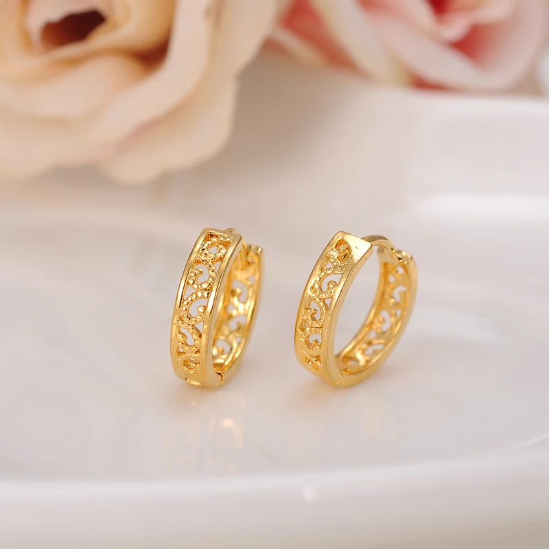 

Bangrui Fashion Jewelry Womens Girls Yellow Colo Small Little Hoop Huggie Earings Vintage Openwork Flower Earrings For Mens Boys